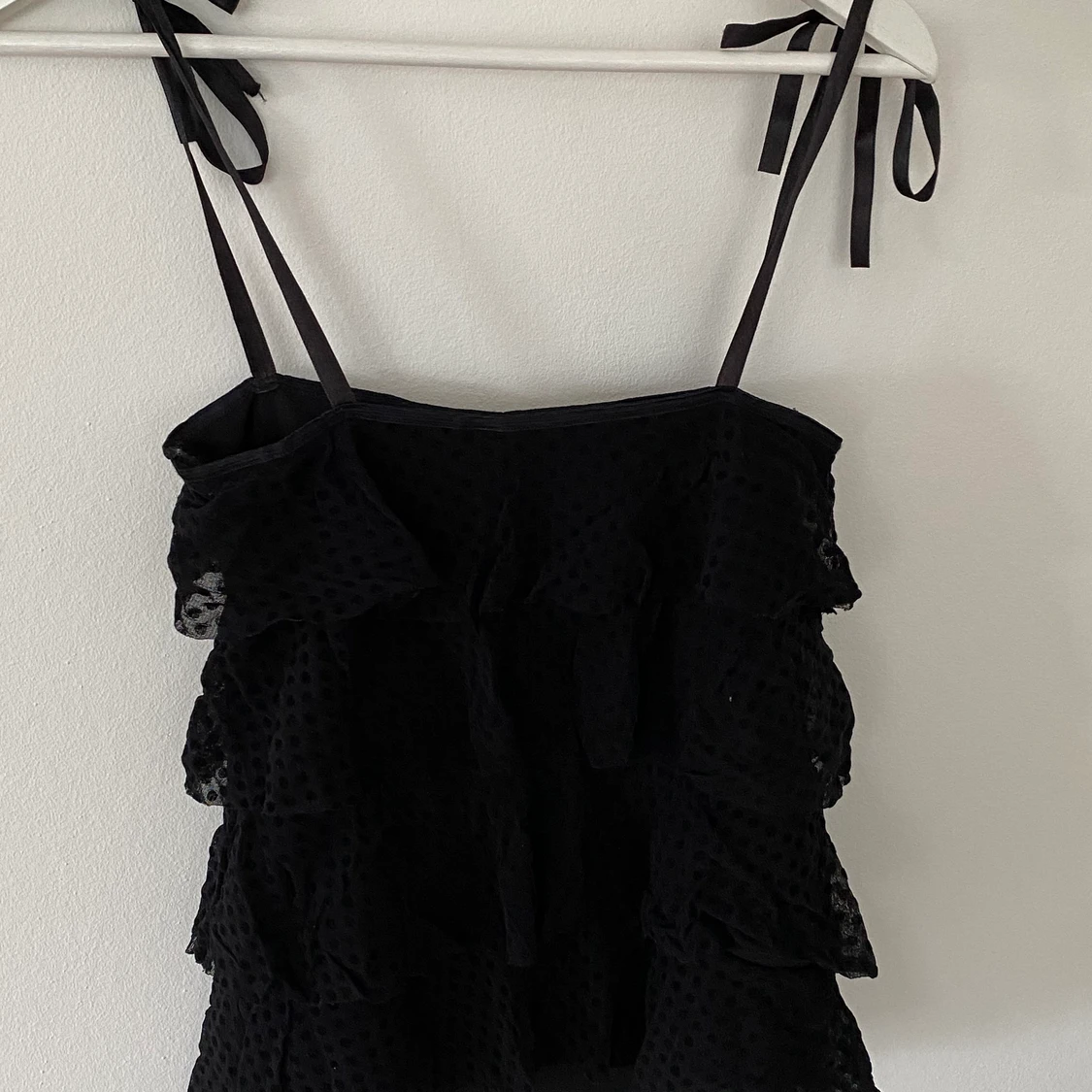 Svart volangtopp - 91