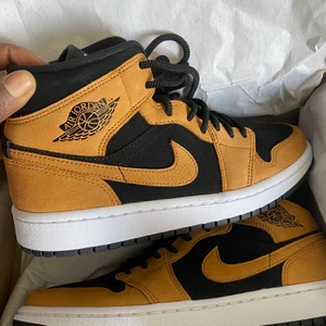 Nike air Jordan 1 mid  - Säljer helt äkta splitter nya jordans air 1 mid desert , strl 38!