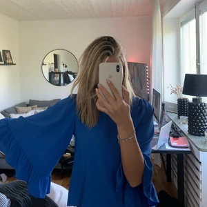 Blå topp  - Blå topp från zara, jättefin men aldig använt 