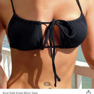 Bikinitopp - Svart bikinitopp från shein, supersnygg, endast testad, stl m men skulle säga att den mer passar en S