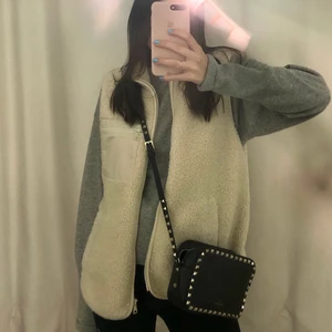 Teddyväst Lindex🌸 - Jättefin teddyväst från Lindex i nyskick. Använd 2 gånger. Slutsåld. Storlek M💕🌸🦋🦋🦋 så fin som jacka nu till sensommar/höst