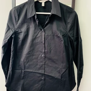 H&M, size UK 8 - New shirt bought from H&M 1 month ago but never used, can't return to the store bcoz I already cut the price tag. 