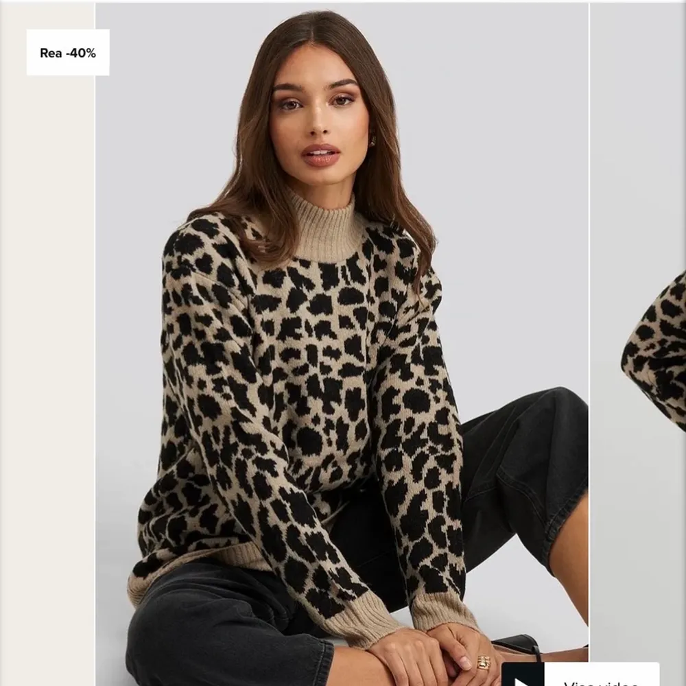 Säljer min stickade leopardtröja från NA-KD i storlek M. Knappt aldrig använd och i utmärkt skick. Köparen står för frakten💛. Stickat.