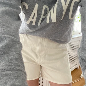 Grå sweatshirt  - Enkel myströja från Gap i gråmelerad🦓🤍 Fint skick 🌸✨