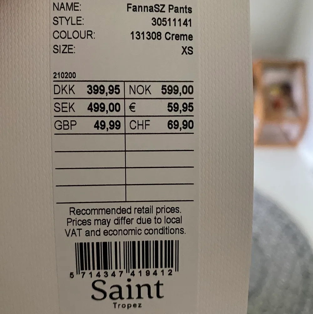 Säljer mina oanvända superfina linnebyxor från Saint Tropez. Buda!!💕 (Frakt tillkommer!) Eller köp direkt för 400kr+frakt💕. Jeans & Byxor.