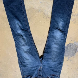 Jeans - Storlek 40