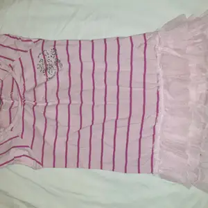 Rosa barnklänning med tyll kjol