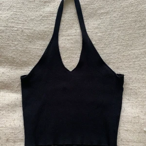 Halterneck linne - Jättesöt topp med öppen rygg! Helt oanvänd!! Storlek S/M. 150kr+frakt💗