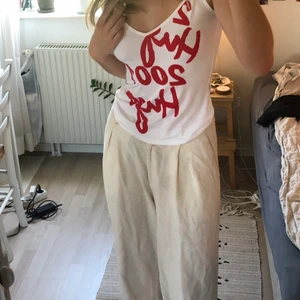 Hugo boss linne - supercoolt linne från Hugo boss. säljer pågrund av lite användning😌 storlek S. Hör av er vid frågor priset kan diskuteras ☺️✨✨