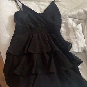 Svart klänning - As snygg svart klänning från Gina i stl 40 men är som en 38 