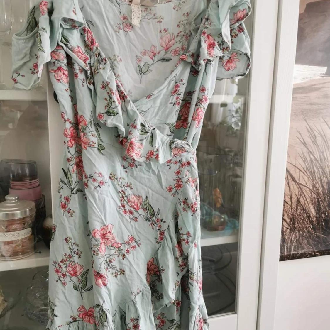 Cold shoulder klänning - 90