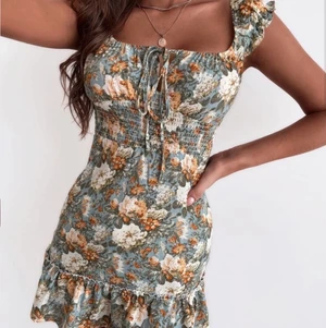 Klänning - Klänning från shein i storlek M. Säljer pga för liten storlek