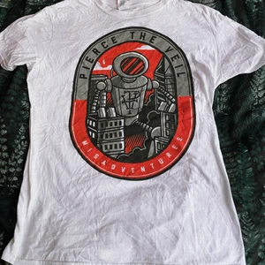 Pierce the veil T-shirt  - Aldrig använd, snygg vit tröja. Funkar bra till allt! ✨🌸