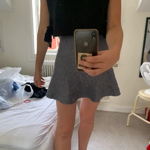 Stickad kjol från zara strl xs - Säljer denna stickade kjol från zara i strl xs! Funkar på både vintern och sommaren 😁👍