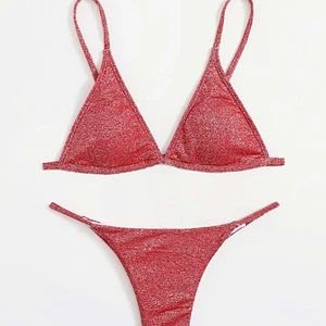 GLITTRIG BIKINI - Säljer denhär glittriga bikinin från SHEIN i strl XS, aldrig använd!!! Skriv för bilder på bikinin irl😚 