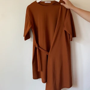 Orange klänning  - Orange klänning