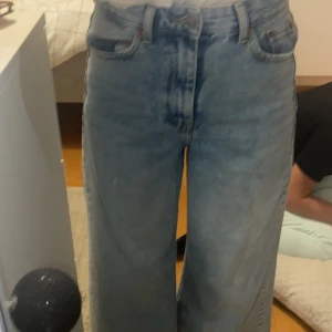 Jeans från carlings  - Jeans från carlings i strl XS-S. Köpta här på plick men i bra skick, har aldrig använt dom. Lite för korta för min smak därför säljer jag dom. E 167🥰