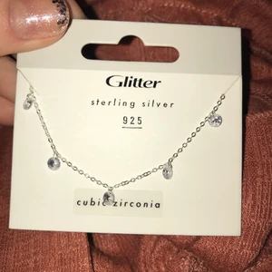 Armband glitter - Säljer denna nya armband som inte kom till användning! Inköpt på glitter! Kan mötas upp i Stockholm och frakta! ❤️🥰