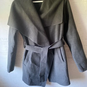 Kappa Tessie - Fin mörkgrå tunn ullkappa från Tessie. Storlek S. Fint skick. 