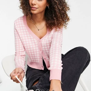 Kofta storlek M - Storlek M, lite mindre i storlek. Köpt på asos och har prislapp kvar