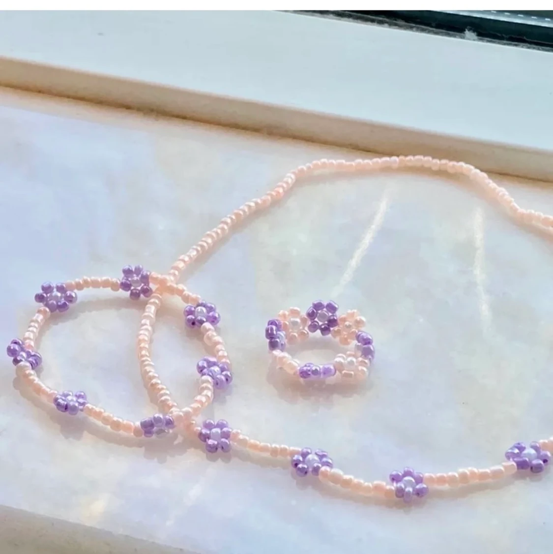 Smycken med pärlblommor 