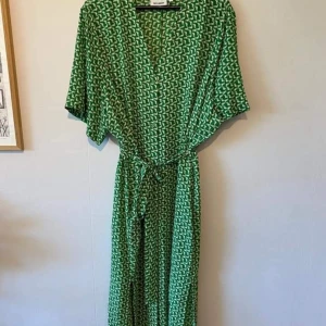 SÖKES - Söker denna som såldes på weekday för några år sedan. Någon som har en i small eller medium och vill sälja? Hör av er isåfall 🌸