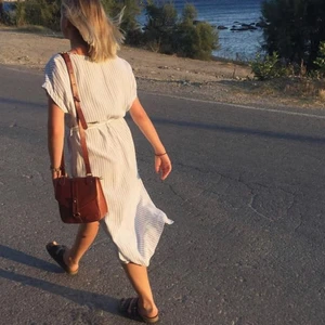 Omlottklänning  - Superfin och tunn omlottklänning i fint skick som söker ny ägare 💞