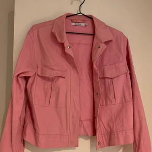 Vårjacka NAKD strl 34 - Superfin rosa jacka!
