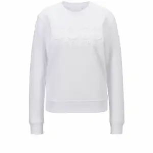 En vit Hugo boss tröja i storlek S. Fick den i present men det är tyvärr för liten:( priset kan diskuteras, står ej för frakten.