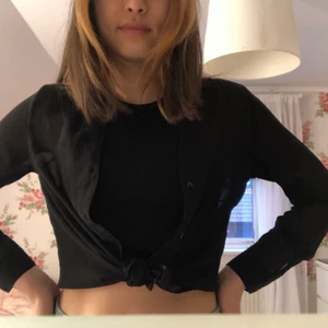 Blus  - Genomskinligblus, säljer för den är för liten för mig nu, storlek 34 