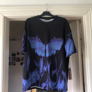 Cool t-shirt  - Snygg T-shirt säljes pga för stor. Köpt på ”man-avdelningen” i storlek XXL