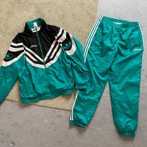 Vintage Adidas Tracksuit - Jättefint skick, storlek L. 