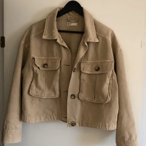 Oversize jeansjacka - Snygg beige oversized jeansjacka, knappt använd 🧸🤎