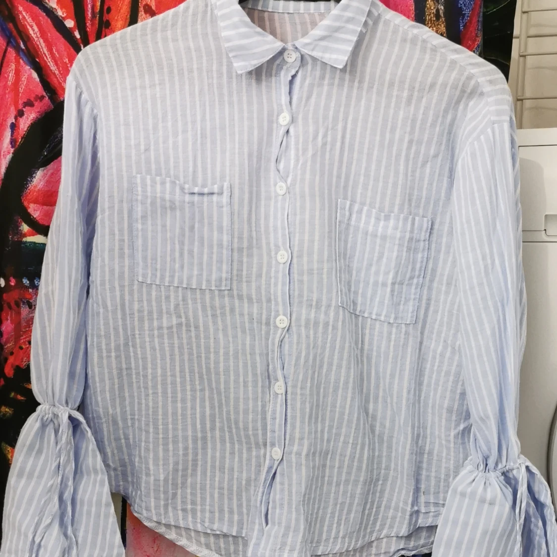 Skjorta med trumpetärm 