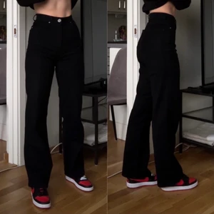 Madlady Black Wide Jeans - Endast testade! Bra i längden på mig som är 173cm, men jag skulle säga att de är som en 38 i storleken 🤝 Nypris 549kr
