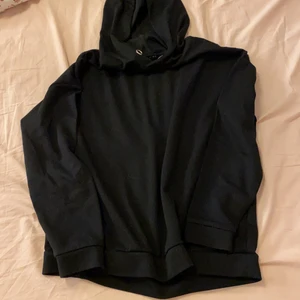 Amisu - En söt svart Hoodie har använt den flera gånger. 