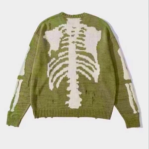 Skelett tröja - (Inte äkta) Säljer pga att den inte är min stil längre. Den har lite rivningar och hål för estetiska skäl. Köparen står för frakten. 