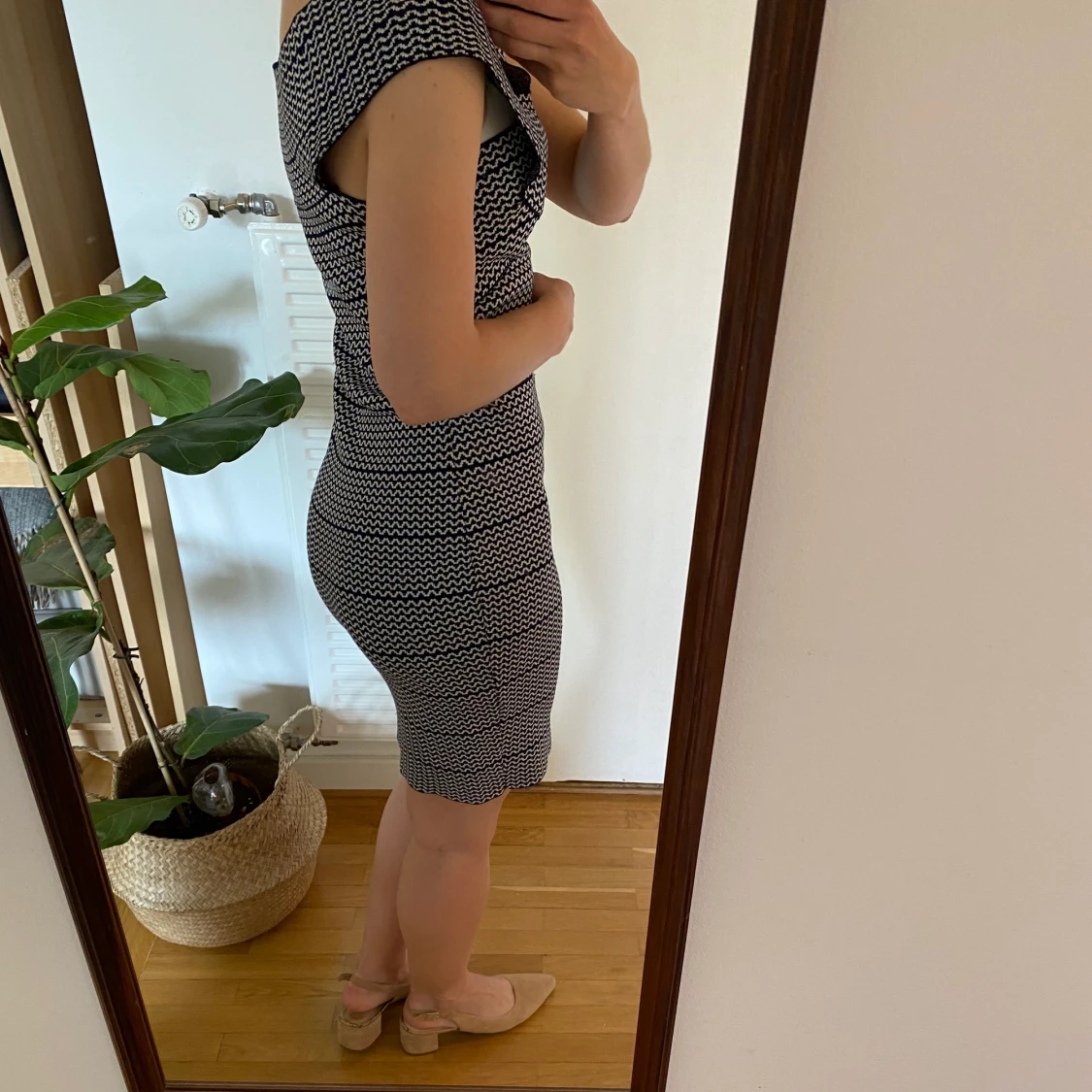 Blå/vit mönstrad mjuk klänning, stlk S - 90