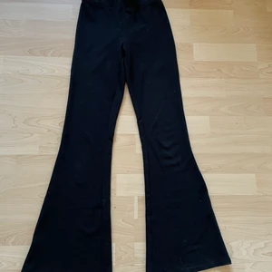Gina tricot black leggings xxs  - Selling these bc they are to short and I won’t use them anymore. They where bought about 1,5 year ago and are well used. You are standing for shipping prices❣️