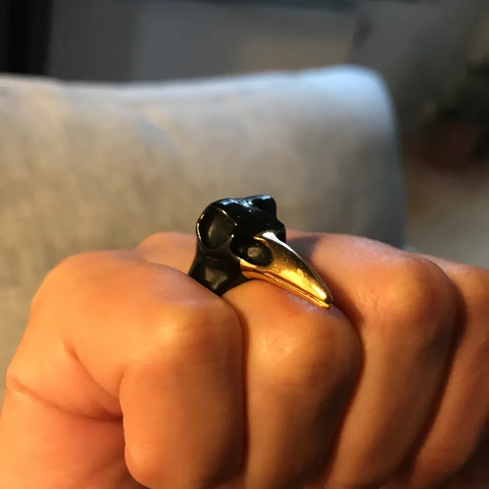 Jätte fin ring från shock märke jernhest, kirurgisktstål. Knappt använd.. Accessoarer.