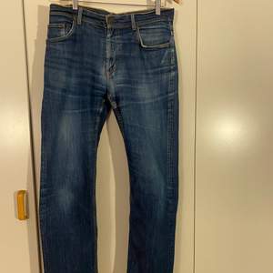 Vintage Gant jeans i väldigt fint skick, rak passform väldigt lik Levis 501, W33 L34 men skulle säga att de passar mer likt W32 L33