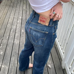 Levi’s jeans  - Säljer mina lågmidjade jeans från Levi’s!!💗 Sitter jätte snyggt, och långa på mig som är 1,72. Säljer dom för att jag precis köpte ett par som nästan var likadana💗 (priset kan diskuteras)
