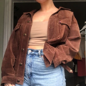 Läderjacka  - Läderjacka Köpt på secondhand🌸 herrstorlek 52 vilket motsvarar Storlek L :)