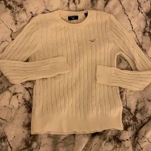 Gant tröja - Gant stickad, säljer då den ej kommer till användning. Andvänd fåtal gånger, väldigt bra skick. Stl 146/152 men skulle säga att den passar xxs 