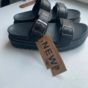 Dr. Martens Sandals (new) - MYLES BRANDO LEATHER BUCKLE SLIDE SANDALS  Missed gift. My size is 38, so they are too small. Their lenght is 24,2 cm.  In the Dr.  Martens cost 1400 SEK