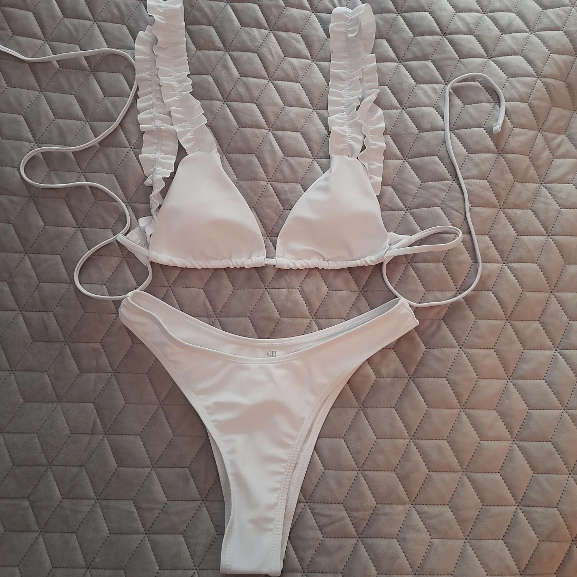 Vit bikini  - 90