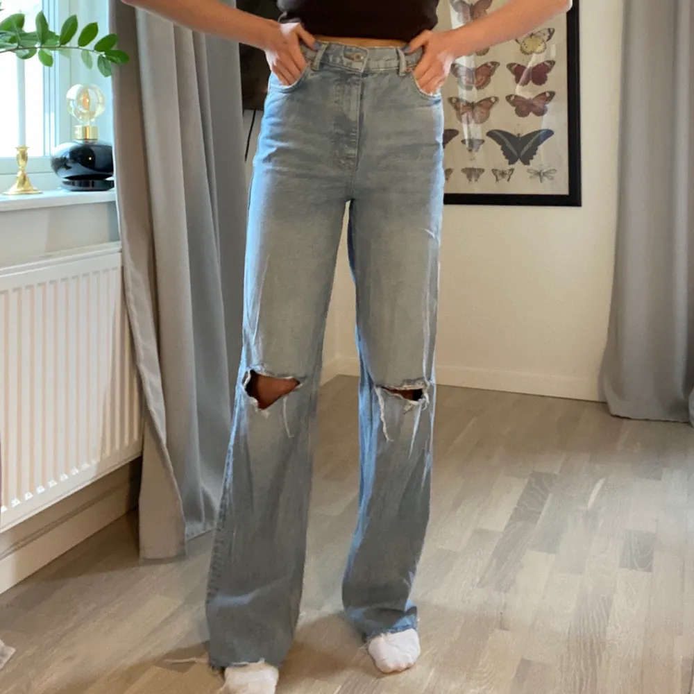 Jättefina jeans från Zara, bra skick! Frakten igår🙌🏼. Jeans & Byxor.