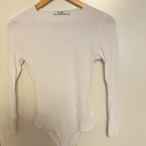 Body från Nakd - Fin body från Nakd , knappt använd, inga fläckar, nyskick helt enkelt !! Pris kan diskuteras 