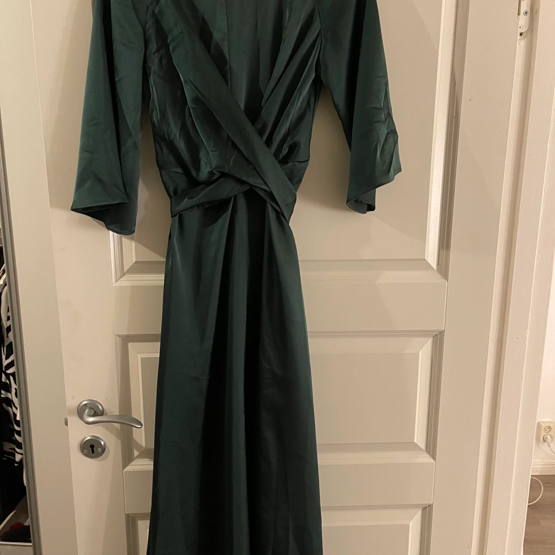 Mörkgrön satinklänning - 90