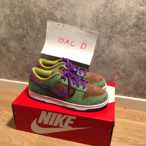 Nike dunks veneer us 9 - Helt nya dunks i storlek us 9(42) kvitto och låda finns. Passar både killar och tjejer.